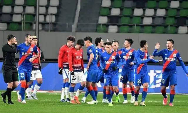 九游体育-阿尔艾因主帅强调团队配合，迎战欧洲劲旅(阿尔诺芬尼夫妇像隐喻)