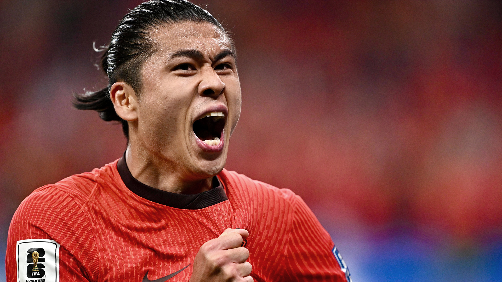东亚杯-张玉宁失单刀国足0-2不敌日本遭两连败(中国足坛第一美男张玉宁现状如何呢?)