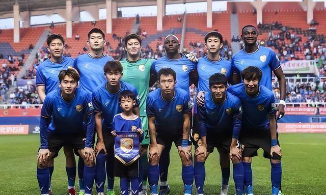 九游体育-足协杯-青岛西海岸2-0大连鲲城进八强将战国安阿齐兹传射建(中超直播青岛西海岸对国安)