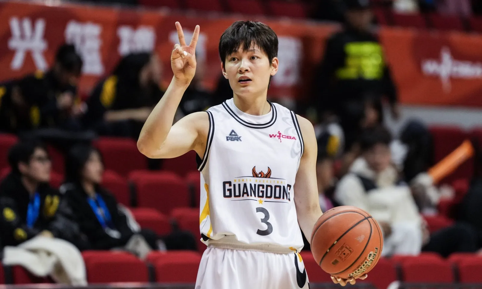 超高效率！杨舒予9投8中&三分2中1攻下17分4板4助(杨舒予得分)