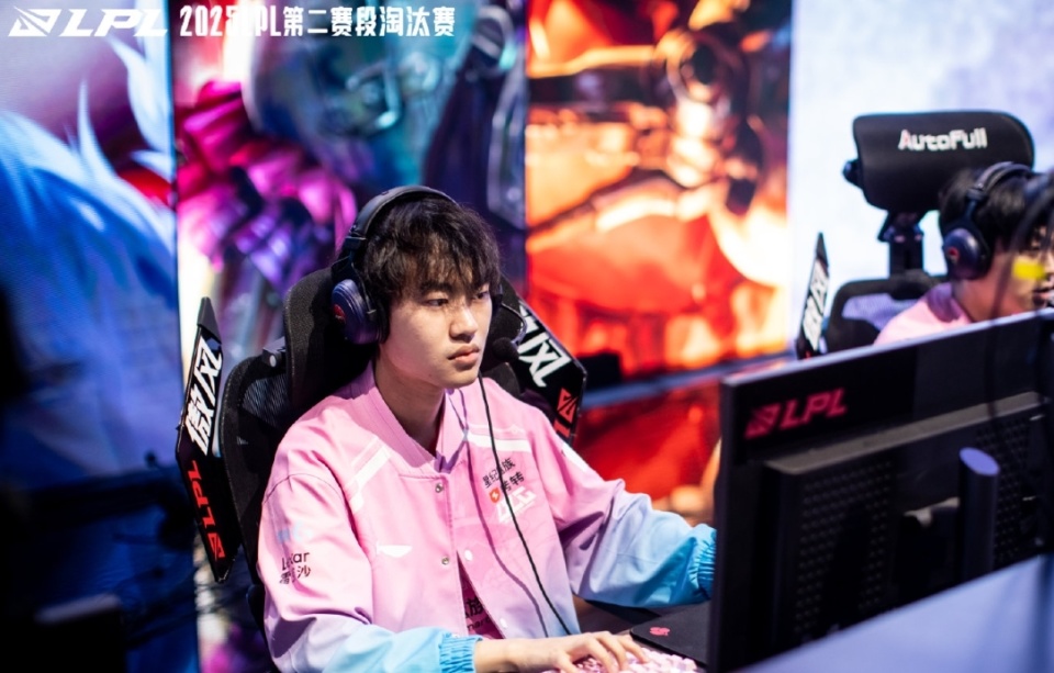 九游体育-包含LPL第三赛段：BLG签约Shad0wo引援kakao，或复仇AL的词条